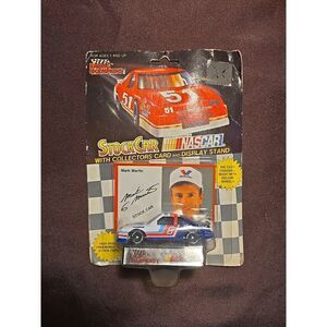 Mark Martin Valvoline #6 Stock Car with Card And Display Stand 1:64‎ NEW